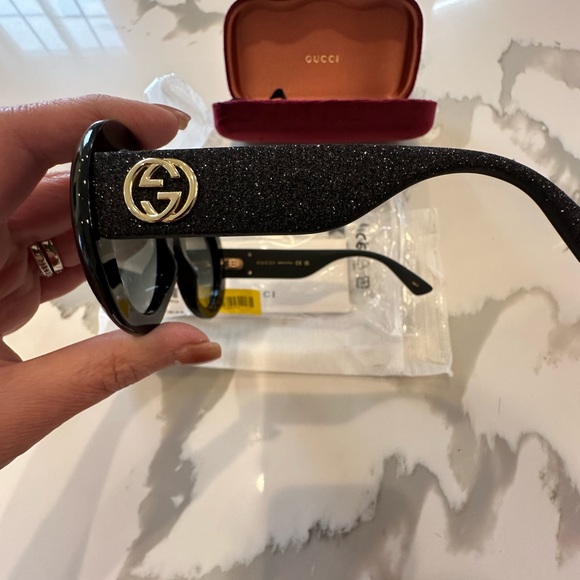 GUCCI SUNGLASSES glitter on temples. - Picture 9 of 13